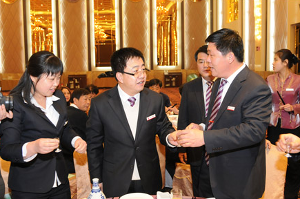 王董事长勉励先进单位更上一层楼