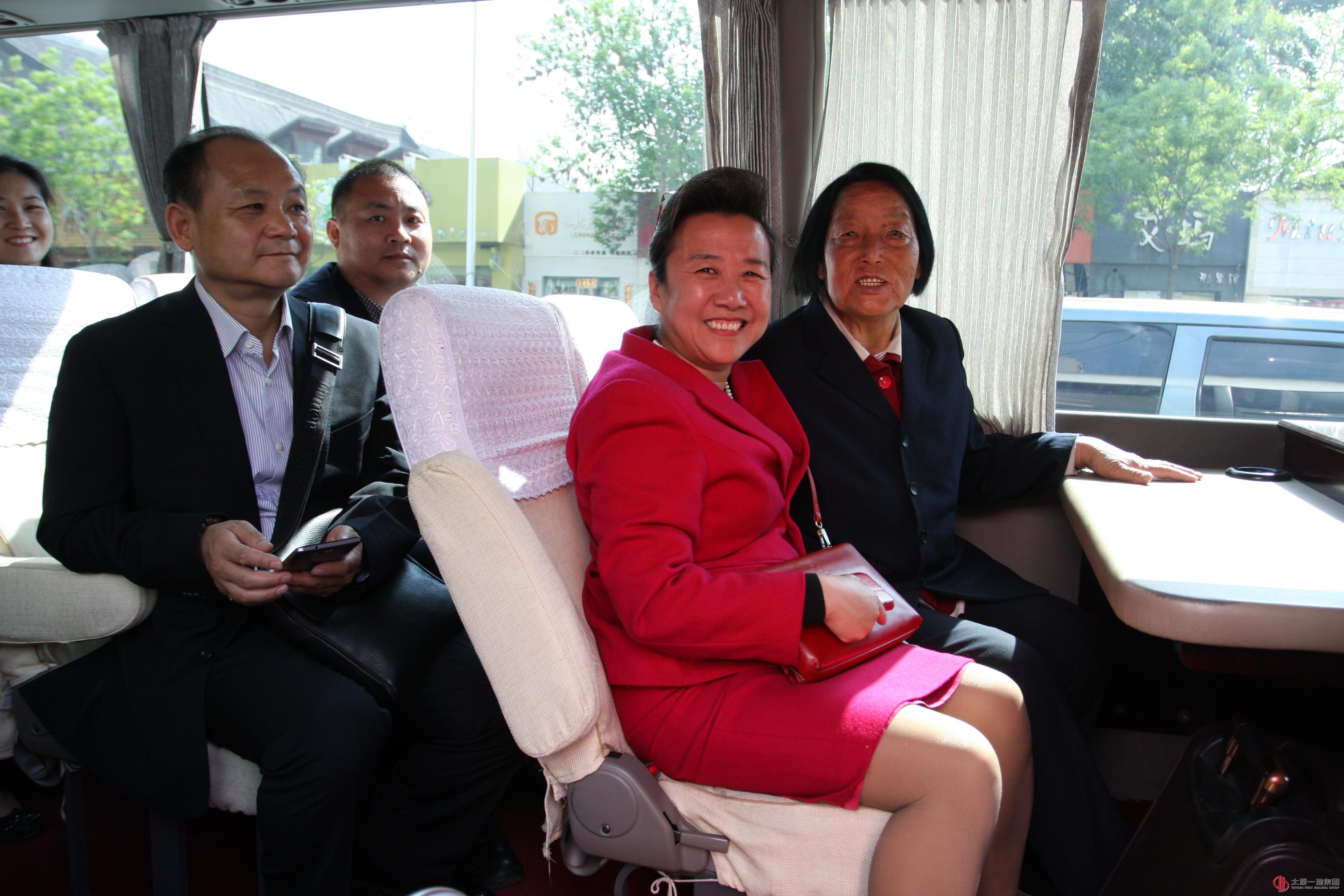 集团公司农民工代表杨霖赴京参加全国劳模大会