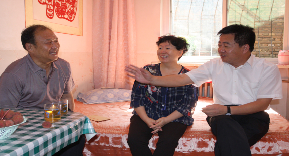 住建委领导慰问集团公司党员代表