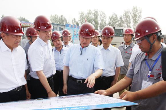 省委副书记、省长李小鹏等省领导莅临集团公司承建的科技创新城项目工地视察指导