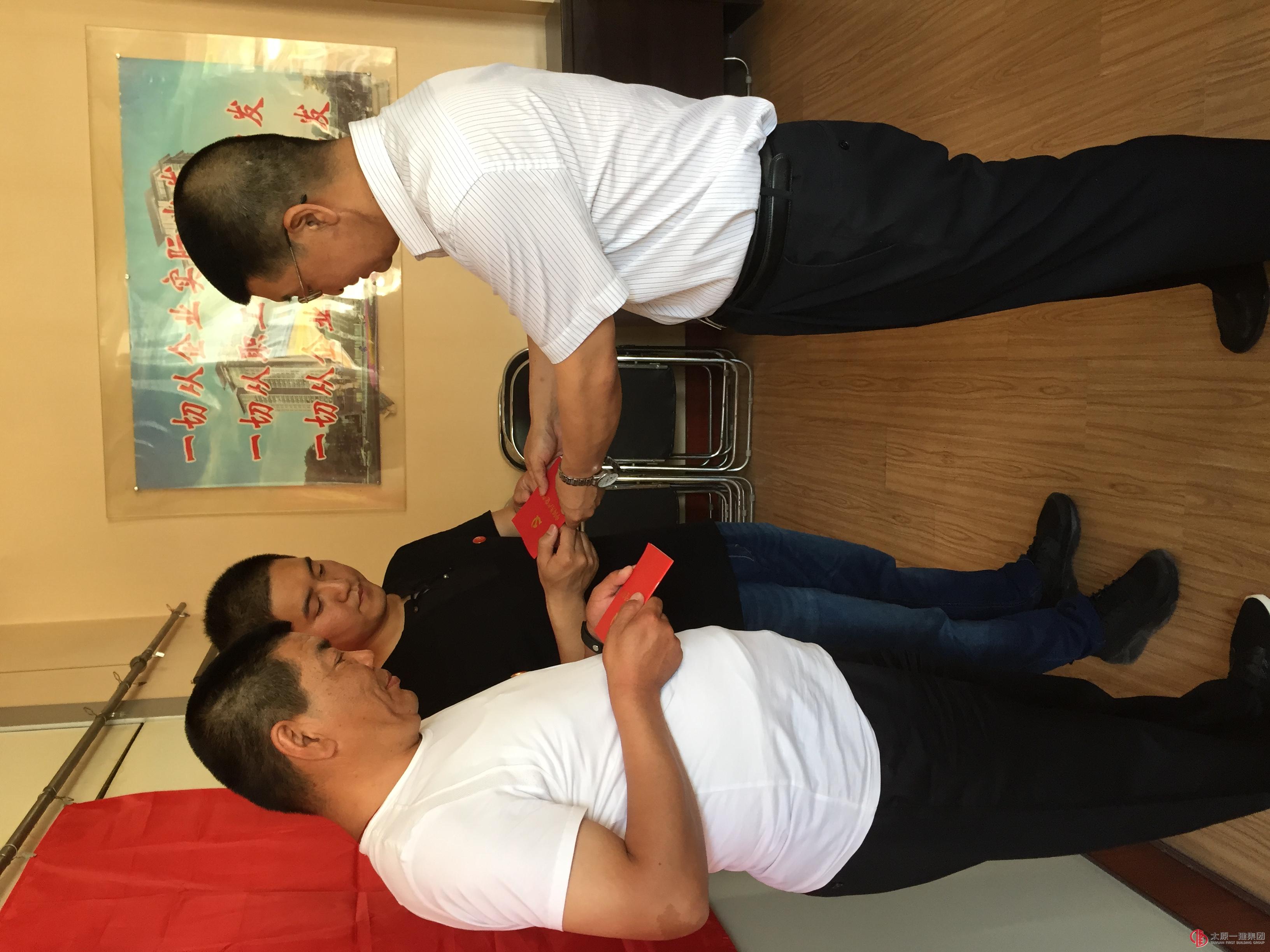 集团公司举行第二批新党员入党宣誓仪式