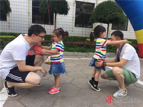 幼儿园开展父亲节主题活动“游戏吧 爸爸”